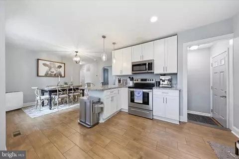 Entry Way - 612 Biggs Ave, Frederick, MD 21702 photo 2 of 7
