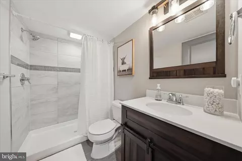 Bath - 612 Biggs Ave, Frederick, MD 21702 photo 3 of 3