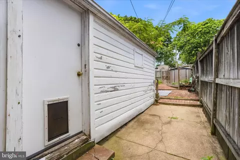 Exterior - 29 E 3rd St, Frederick, MD 21701 photo 3 of 9