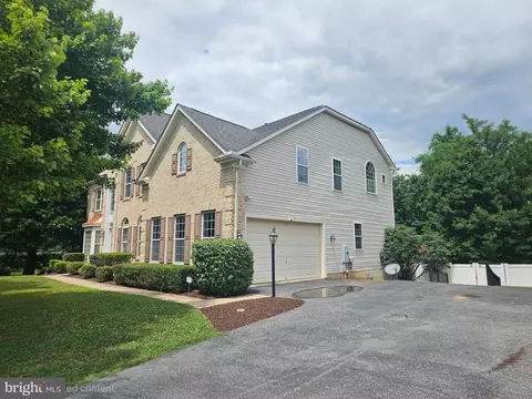 2148 Chestnut Ln, Frederick, MD 21702