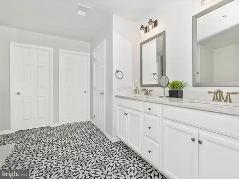 Entry Way - 2813 Hillfield Dr, Frederick, MD 21702 photo 4 of 6