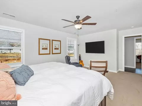 Bedroom - 2813 Hillfield Dr, Frederick, MD 21702 photo 4 of 9