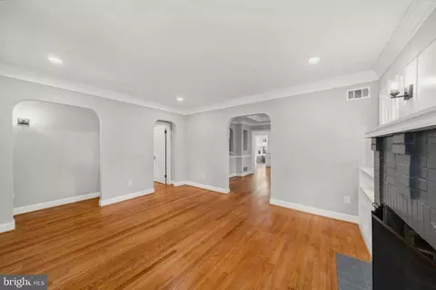 Living - 826 Trail Ave, Frederick, MD 21701 photo 2 of 6