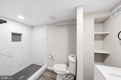 Bath - 826 Trail Ave, Frederick, MD 21701 photo 4 of 6