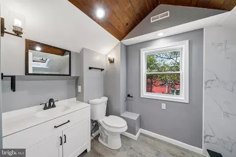 Bath - 826 Trail Ave, Frederick, MD 21701 photo 2 of 6