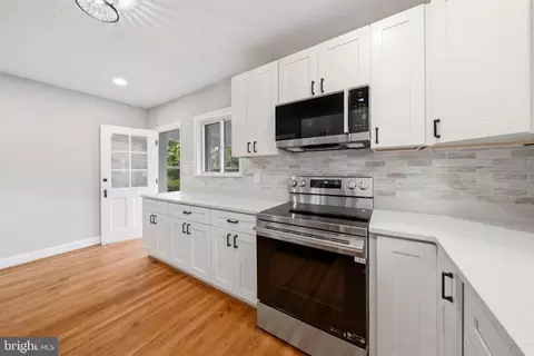 Entry Way - 826 Trail Ave, Frederick, MD 21701 photo 1 of 3