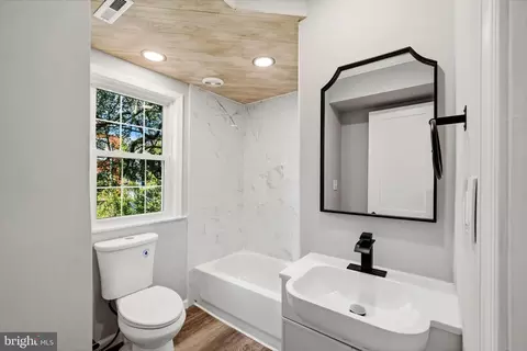 Bath - 826 Trail Ave, Frederick, MD 21701 photo 1 of 6