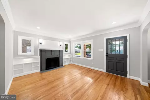 Living - 826 Trail Ave, Frederick, MD 21701 photo 3 of 6