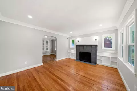 Living - 826 Trail Ave, Frederick, MD 21701 photo 4 of 6