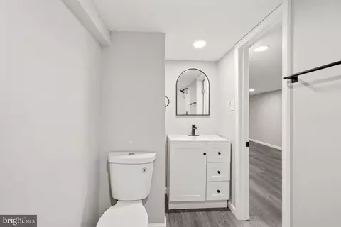 Bath - 826 Trail Ave, Frederick, MD 21701 photo 5 of 6