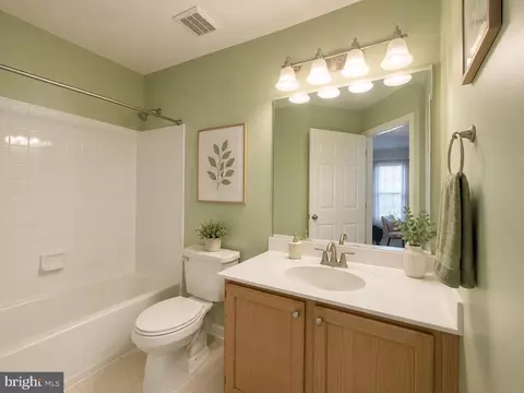Bath - 9424 Singleton Pl, Frederick, MD 21704 photo 2 of 2