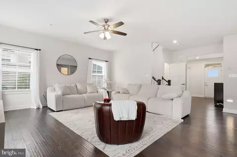Entry Way - 1509 Trotter Pl, Frederick, MD 21702 photo 4 of 15