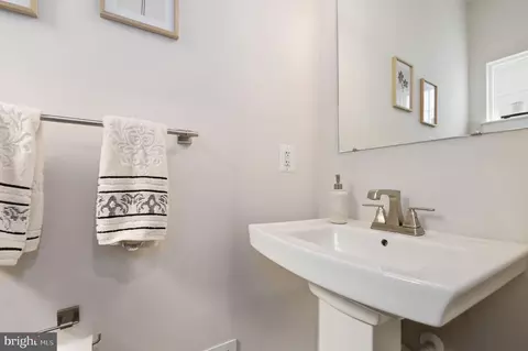 Entry Way - 1509 Trotter Pl, Frederick, MD 21702 photo 10 of 15