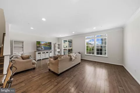 Living - 5641 Scott Ridge Pl, Frederick, MD 21704 photo 2 of 5