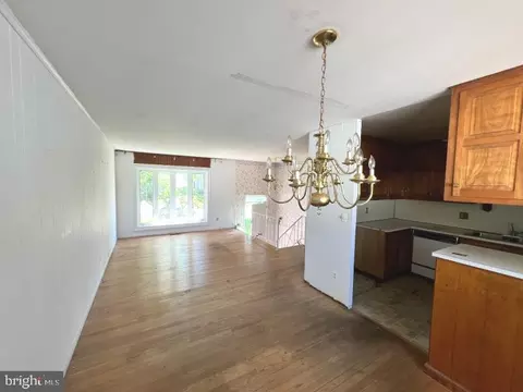 Living - 379 Pearl St, Frederick, MD 21701 photo 3 of 3