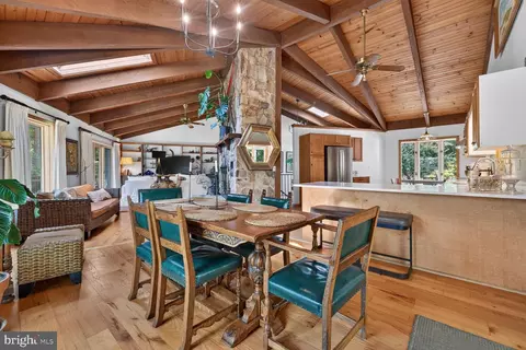 13728 Pryor Rd, Thurmont, MD 21788