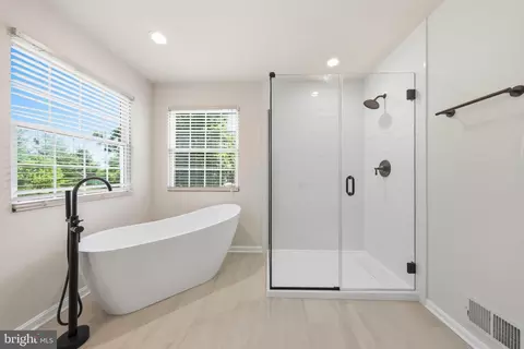 Bath - 169 Midsummer Dr, Frederick, MD 21702 photo 2 of 6
