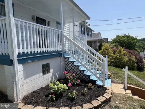 Exterior - 9 E D St E, Brunswick, MD 21716 photo 9 of 13