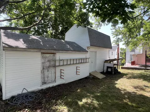 Exterior - 9 E D St E, Brunswick, MD 21716 photo 7 of 13