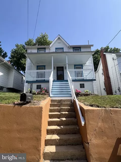 Exterior - 9 E D St E, Brunswick, MD 21716 photo 5 of 13