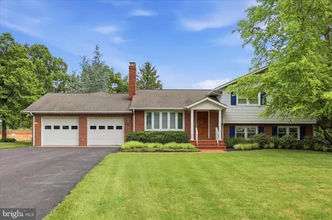 6796 Sunnybrook Dr, Frederick, MD 21702