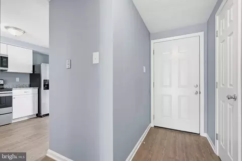 Entry Way - 512 Riggs Ct, Frederick, MD 21703 photo 2 of 3