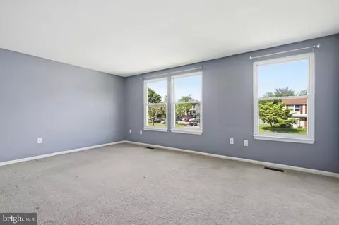 Living - 512 Riggs Ct, Frederick, MD 21703 photo 5 of 6