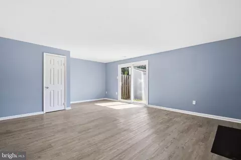 Living - 512 Riggs Ct, Frederick, MD 21703 photo 2 of 6
