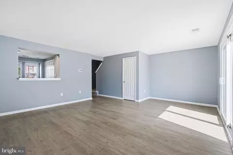 Living - 512 Riggs Ct, Frederick, MD 21703 photo 3 of 6