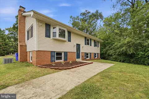 5615 Calvert Dr, Frederick, MD 21703 photo 3