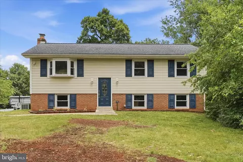 5615 Calvert Dr, Frederick, MD 21703 photo 2