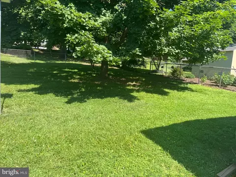 Exterior - 905 Oak St, Frederick, MD 21703 photo 3 of 4
