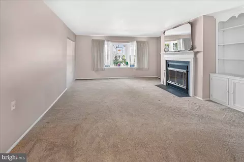Living - 7047 Catalpa Rd, Frederick, MD 21703 photo 5 of 5