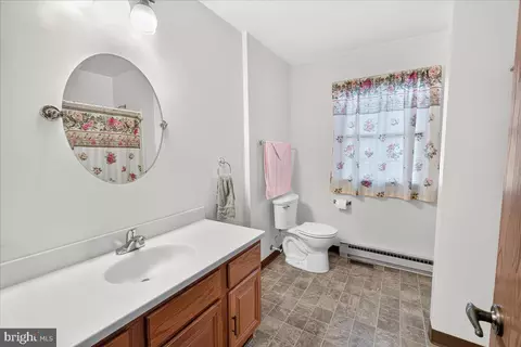 Bath - 7047 Catalpa Rd, Frederick, MD 21703 photo 3 of 4