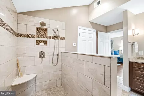 Bath - 7331 Holter Rd, Middletown, MD 21769 photo 4 of 6