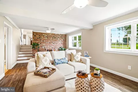 Living - 7331 Holter Rd, Middletown, MD 21769 photo 7 of 8