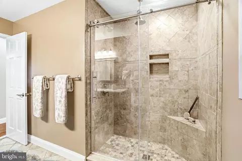 Bath - 7331 Holter Rd, Middletown, MD 21769 photo 6 of 6