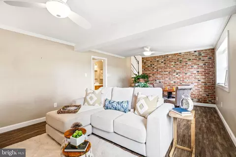 Living - 7331 Holter Rd, Middletown, MD 21769 photo 6 of 8