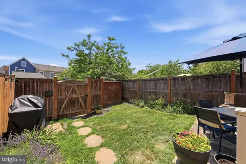 Exterior - 514 Bentz St N, Frederick, MD 21701 photo 2 of 11