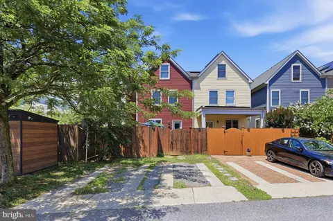 Exterior - 514 Bentz St N, Frederick, MD 21701 photo 5 of 11
