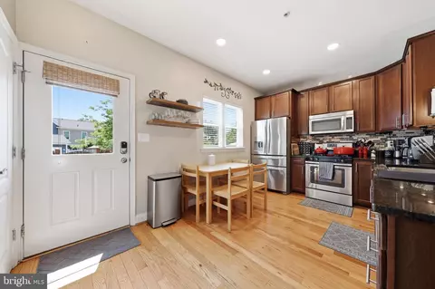 Entry Way - 514 Bentz St N, Frederick, MD 21701 photo 3 of 8