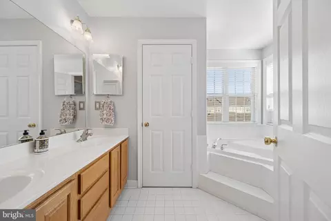 Bath - 3008 Sanctuary Ln, Frederick, MD 21701 photo 2 of 5
