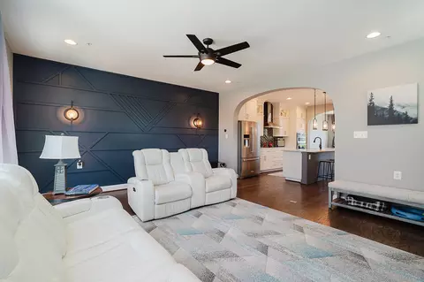 Living - 834 Lindley Rd, Frederick, MD 21701 photo 1 of 3