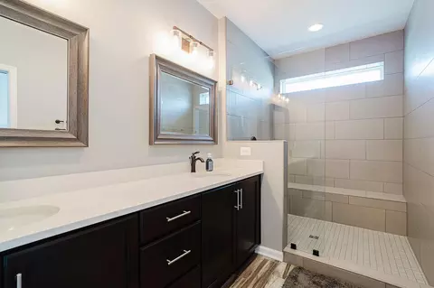 Bath - 834 Lindley Rd, Frederick, MD 21701 photo 5 of 8