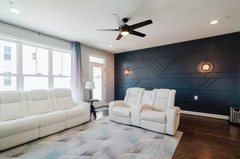 Living - 834 Lindley Rd, Frederick, MD 21701 photo 2 of 3