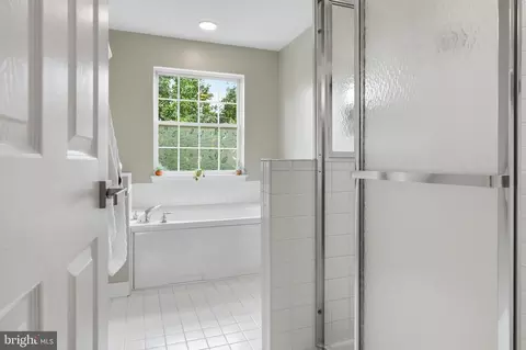 Bath - 4861 Mclauren Ct, Frederick, MD 21703 photo 3 of 8
