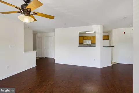 Living - 502 Bradley Ct #5D, Frederick, MD 21703 photo 2 of 5