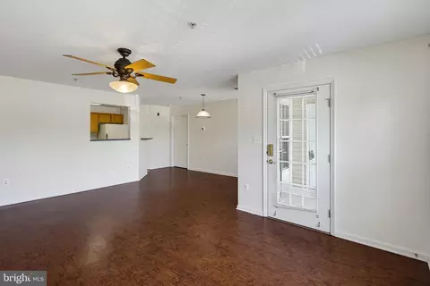 Living - 502 Bradley Ct #5D, Frederick, MD 21703 photo 3 of 5