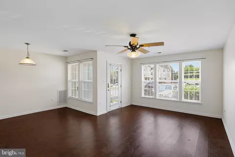 Living - 502 Bradley Ct #5D, Frederick, MD 21703 photo 1 of 5