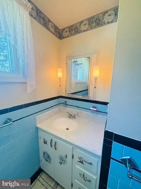 Bath - 6942 Linganore Rd, Frederick, MD 21701 photo 1 of 4